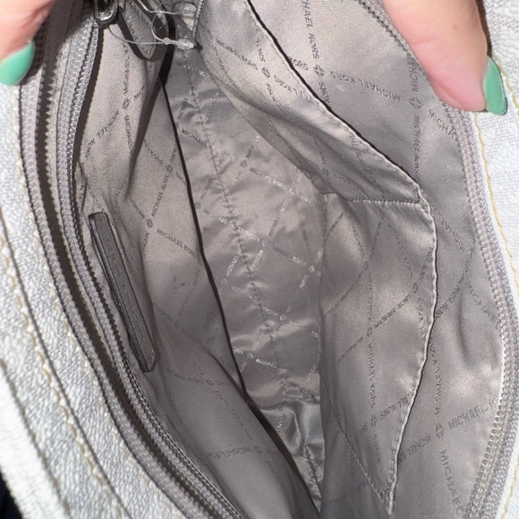 Michael Kors Cream Crossbody Bag - Picture 4 of 4